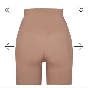 SKIMS Butt Lifting Short